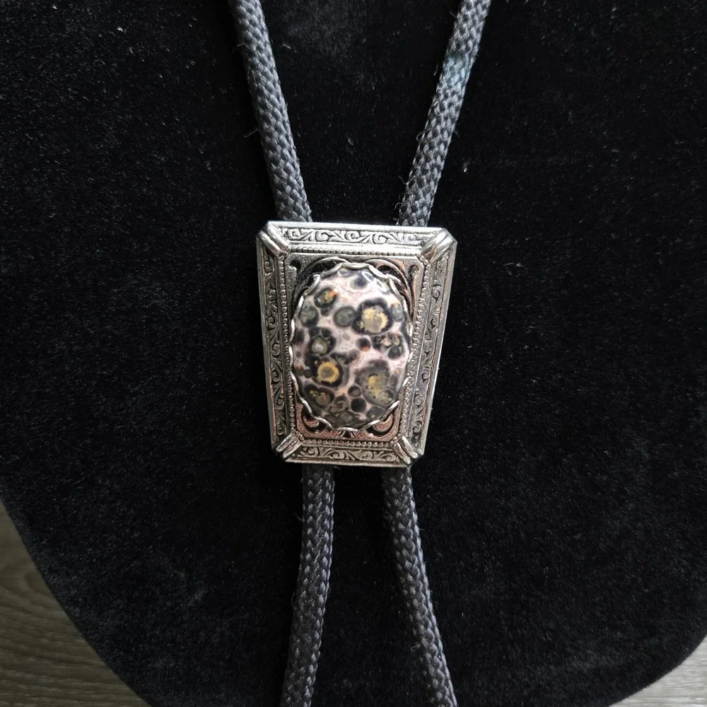 Vintage Western Leopard Skin Jasper Bolo Tie Silver Tone Filigree Black Cord